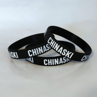Náramek silikonový s ražbou Chinaski – černý